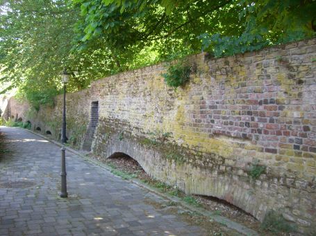 Orsoy : Am Blauen Turm, Verlauf der Stadtmauer